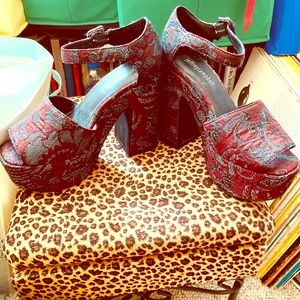 Chunky Platforms  👠